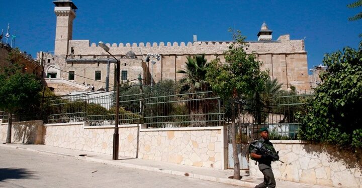 مسجد ابراہیمی پر یہودی قبضے اور تقسیم کی کوششیں جاری