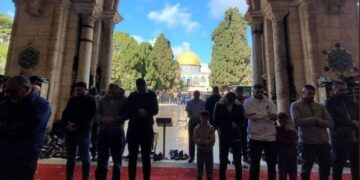 اسرائیلی پابندیوں کے باوجود مسجد اقصیٰ میں 50 ہزار فلسطینیوں کی  نماز جمعہ ادائیگی