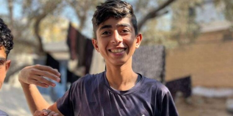 سرائیلی بلڈوزر نے غزہ میں زخمی فلسطینی بچے کو روند کر شہید کیا