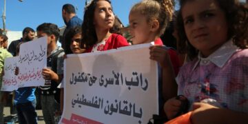 فلسطینی اتھارٹی کی مالی وظائف میں ہیرا پھیری، اسیران کے اہل خانہ سراپا احتجاج