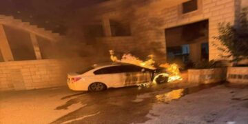 رام اللہ میں صہیونی آبادکاروں کی سفاکیت، فلسطینی گاڑیاں نذرِ آتش