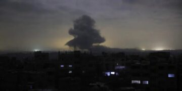 مشرقی غزہ میں اسرائیلی فوج کی شدید بمباری