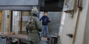 مغربی کنارے میں اسرائیلی فائرنگ، تین فلسطینی زخمی اور درجنوں گرفتار