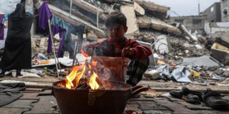 اسرائیل کی پابندی کے بعد غزہ میں انسانی امداد خطرے میں