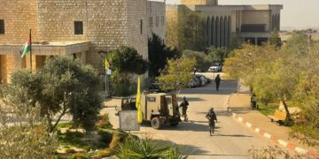 بیرزیت یونیورسٹی پر قابض اسرائیلی یلغار، اساتذہ اور طلبہ پر بدترین تشدد