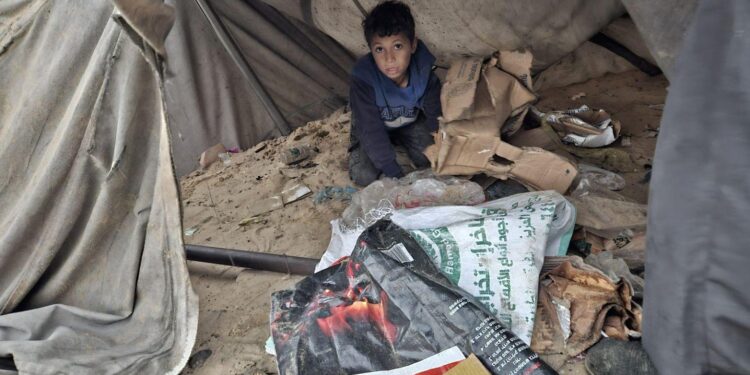 غزہ کے 1 لاکھ 27 ہزار ناکارہ خیمے قطبی طوفان کے خطرے میں