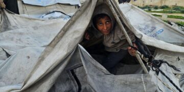 غزہ میں گردن توڑ بخار پھیلاؤ کا خدشہ، ادویات کی شدید کمی