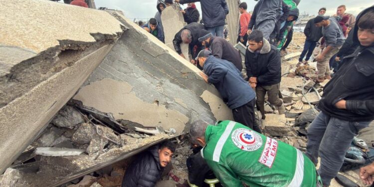 اسرائیلی حملے اور شدید طوفان، غزہ میں 5 فلسطینی شہید