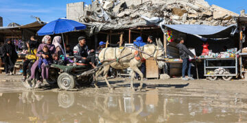 وسطی اور شمالی غزہ میں اسرائیلی فضائی حملے، محلہ الزيتون شدید متاثر