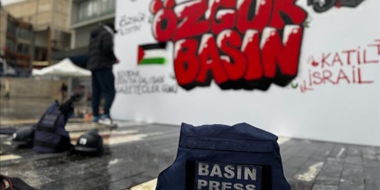 غزہ کے شہید صحافیوں کے لیے انقرہ میں گرافیٹی دیوار کی خاص پذیرائی