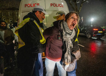 برطانیہ میں فلسطین کے حق میں اظہارِ یکجہتی پر پابندیاں