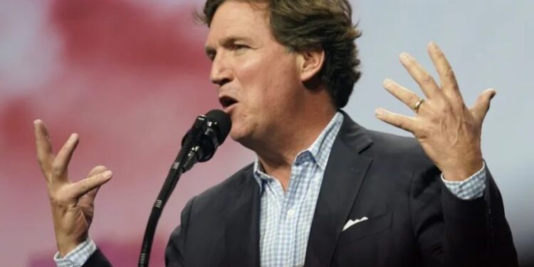 امریکی صحافی ٹکر کارلسن کی تنقید، اسرائیل امریکہ کے لیے سب سے بڑا بوجھ