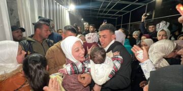 سخت پابندیوں کے باوجود رفح کراسنگ سے فلسطینیوں کا 11واں قافلہ غزہ پہنچ گیا