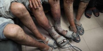 قابض اسرائیل سے 13 فلسطینی اسیران کی رہائی، جسموں پر شدید تشدد کے آثار