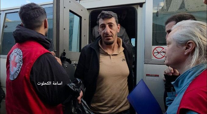 غزہ میں آٹھ فلسطینی اسیران کی رہائی، جسمانی تشدد کے آثار نمایاں