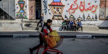 غزہ میں رمضان کی تاریک حقیقت: سحر و افطار کی خوشیاں غم کی لپیٹ میں