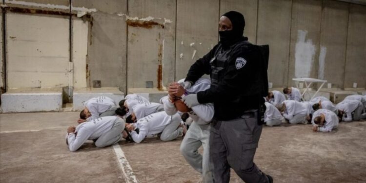 فلسطینی قیدیوں کی جانوں کو خطرے میں ڈالنے کے لیے انتظامی حراست میں اضافہ