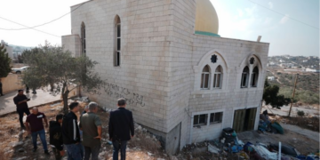 فلسطینی وزارت اوقاف نے مسجد پر اسرائیلی آبادکاروں کے حملے کی مذمت کی