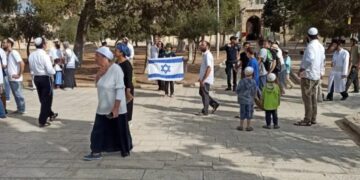 درجنوں صہیونی آبادکاروں کا صہیونی فوج کے حصار میں مسجد اقصیٰ پر دھاوا