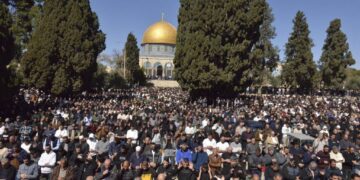 پابندیوں کے باوجود 80 ہزار نمازیوں نے مسجد اقصیٰ میں نمازِ جمعہ ادا کی