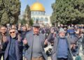 پابندیوں کے باوجود مسجد اقصیٰ میں ہزاروں فلسطینیوں کی نمازِ جمعہ میں شرکت