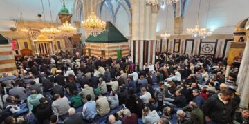 ہزاروں فلسطینیوں نے پابندیوں کے باوجود جمعہ کی نماز مسجد ابراہیمی میں ادا کی