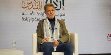 فلسطینی اسیران جلاوطنی کی زنجیروں میں