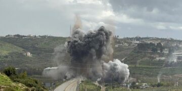 لبنان پر اسرائیلی حملوں میں توسیع کی دھمکیاں، جنگی جرائم اور وسیع پیمانے پر نقل مکانی