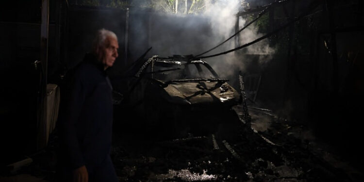 مغربی کنارے میں صہیونی آبادکاروں کی وحشیانہ کارروائی، شہری زخمی، بنیادی راستے بند