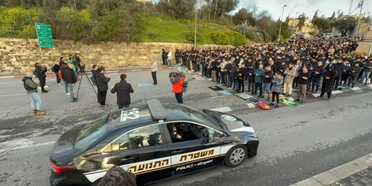 عید کے موقع پر مسجدِ اقصیٰ میں پابندیاں، نمازیوں کو شدید مشکلات کا سامنا