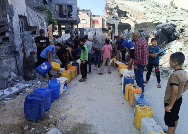 پیاس نے غزہ کے رمضان کو کربناک بنا دیا، پانی کی تلاش میں طویل جدوجہد