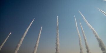 ایرانی میزائل حملوں سے وسطی اسرائیل میں شدید تباہی