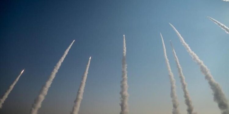 ایرانی میزائل حملوں سے وسطی اسرائیل میں شدید تباہی