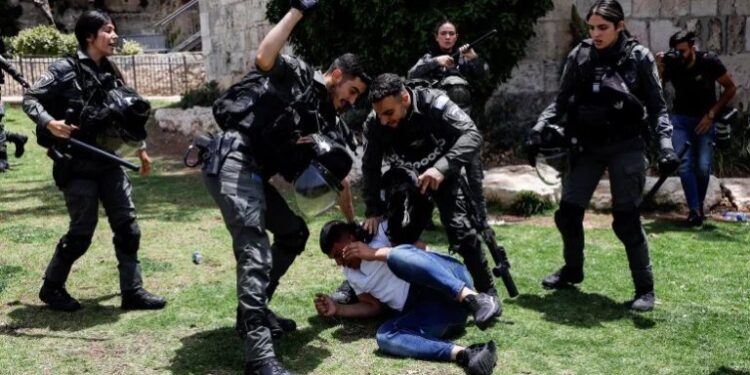 القدس میں میڈیا پر اسرائیلی حملے، صحافیوں کی زندگی خطرے میں