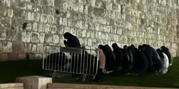 مسجد اقصیٰ کی بندش کے خلاف نمازیوں پر صہیونی پولیس کا تشدد