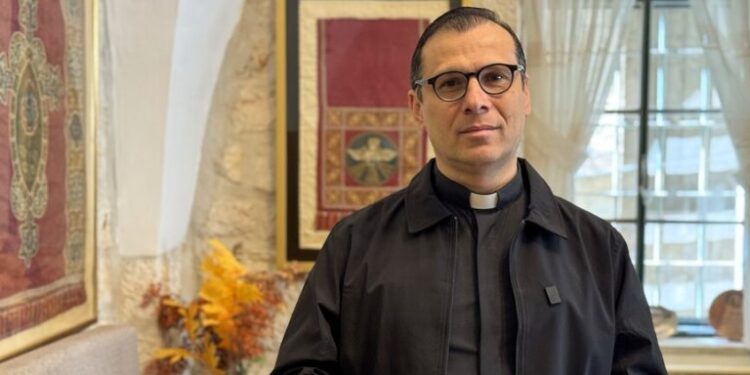 فلسطینی پادری کی اپیل: غزہ اور لبنان میں شہریوں کے قتل پر آواز اٹھائیں