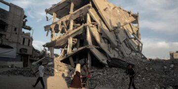 قابض اسرائیل کی بمباری سے گھر کی چھت گرنے سے شہری شہید