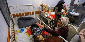 غزہ میں نظام صحت تباہ، وبائی امراض پھیلنے کا خدشہ: عالمی ادارہ صحت