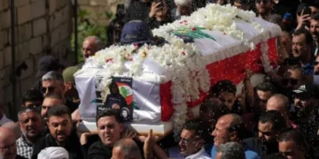 لبنان: شہید خاتون صحافی امل خلیل کی نمازِ جنازہ ادا، آہوں میں سپرد خاک