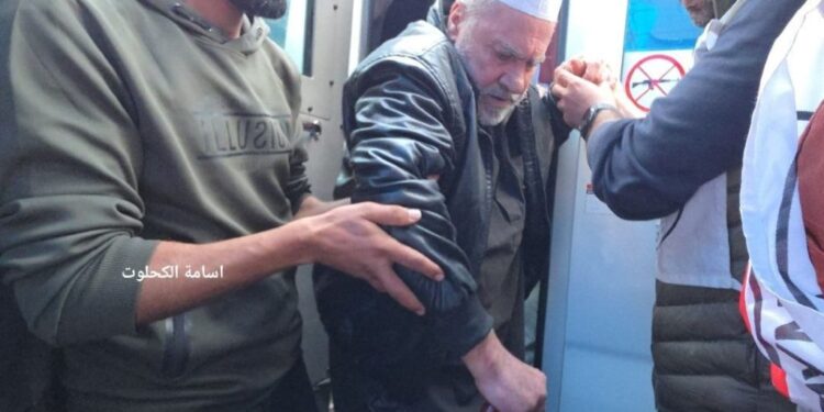 غزہ کے 15 اسیران کی رہائی، تشویشناک حالت میں اسپتال منتقل