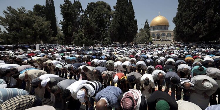 صہیونی اقدامات کے خلاف مسجد اقصیٰ میں جمعہ کو بڑی تعداد میں شرکت کی اپیل