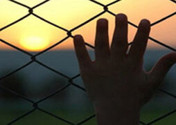 یومِ اسیرانِ عرب: صہیونی جیلوں میں قیدیوں کی تعداد میں خطرناک اضافہ