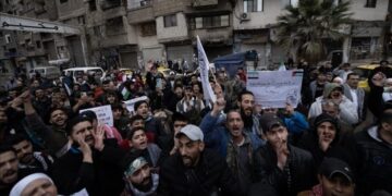 شام میں فلسطینی اسیران کی سزائے موت کے خلاف بڑے پیمانے پر احتجاجی مظاہرے