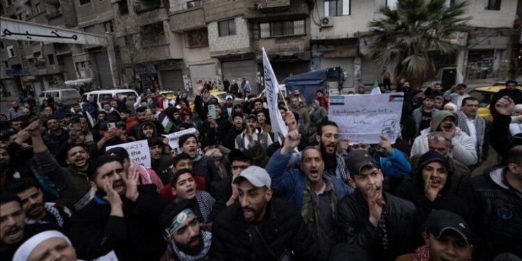 شام میں فلسطینی اسیران کی سزائے موت کے خلاف بڑے پیمانے پر احتجاجی مظاہرے