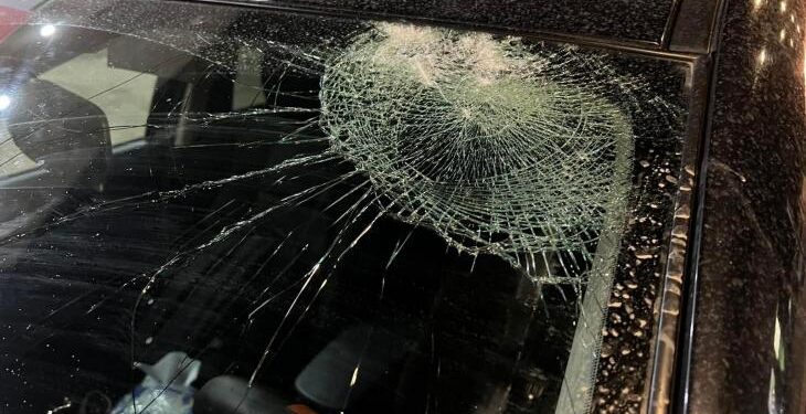 دیر دبوان میں گاڑیوں پر پتھراؤ، مغربی کنارے میں آبادکار حملوں میں اضافہ