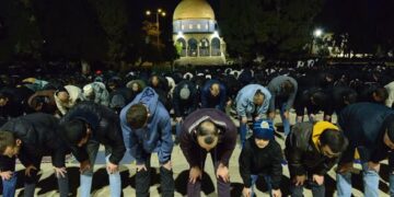 البراق پلازہ میں صہیونی تقریبات، مسجد اقصیٰ میں اذانِ عشاء پر پابندی