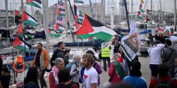 غزہ کا محاصرہ توڑنے کے لیے گلوبل صمود فلوٹیلا بارسلونا سے روانہ