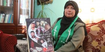 فلسطینی خاتون رہنما حنان البرغوثی طویل قید کے بعد رہا