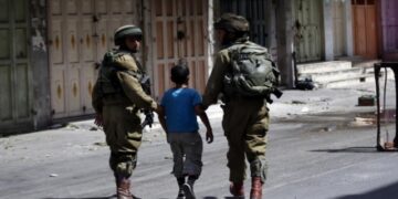 صہیونی جیلوں میں کمسن فلسطینی اسیران کی تنہائی قید میں اضافہ
