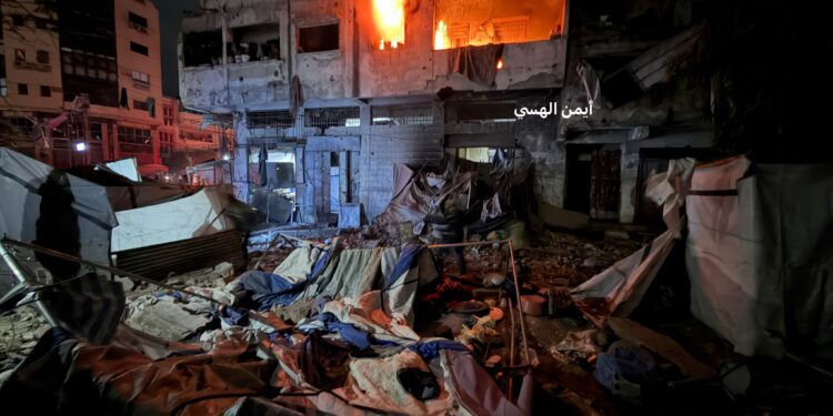 غزہ شہر میں گھر پر بمباری، 4 بچوں سمیت 10 فلسطینی شہید